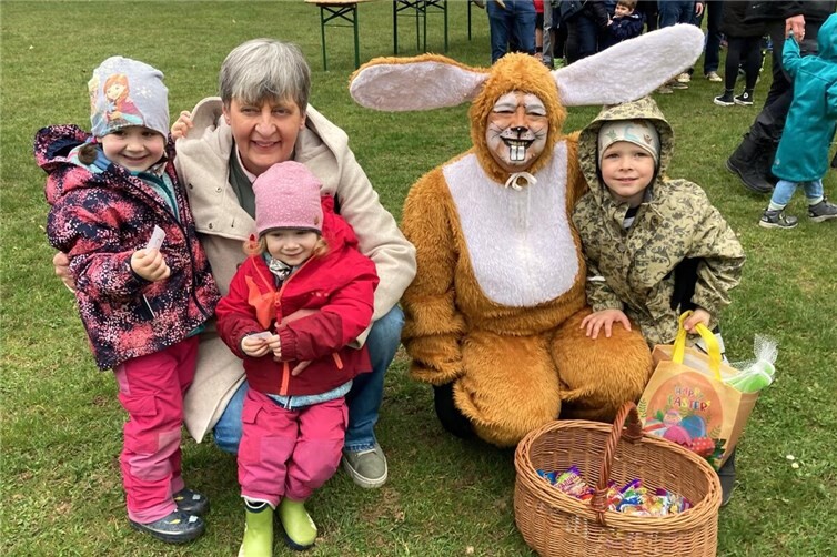 Auf dem Landkerner Waldsportplatz lockte auch heuer die traditionelle Osternestsuche rund 150 begeisterte Kinder.