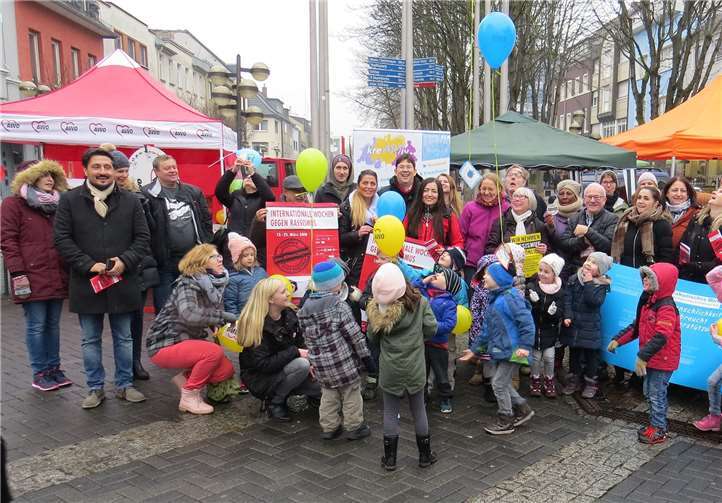 Auf dem Luisenplatz hatten sich anlässlich des Aktionstages viele interessierte Bürgerinnen und Bürger aus allen Altersklassen eingefunden. privat