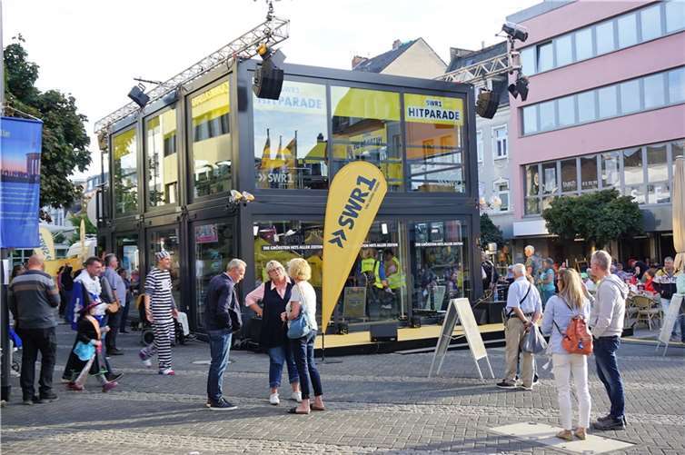 Auf dem Luisenplatz standen den Neuwiedernvergangene Woche die Türen zum gläsernen SWR Studio offen. Fotos: FF