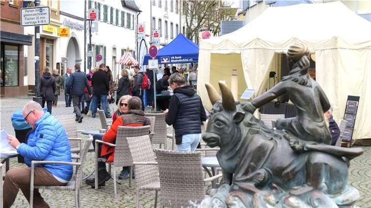 Auf dem Marktplatz. Foto: AKR