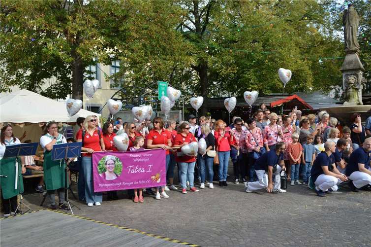 Auf dem Marktplatz war richtig viel los.  Fotos: AB