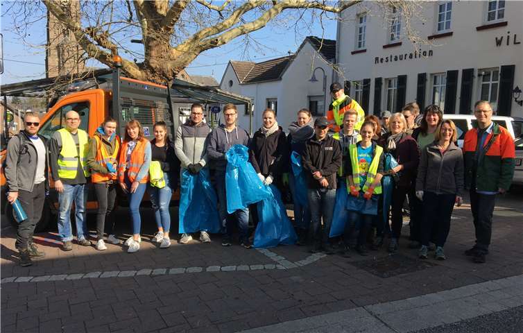 Auf dem Marktplatz wurden die Gruppen eingeteilt. Foto: privat
