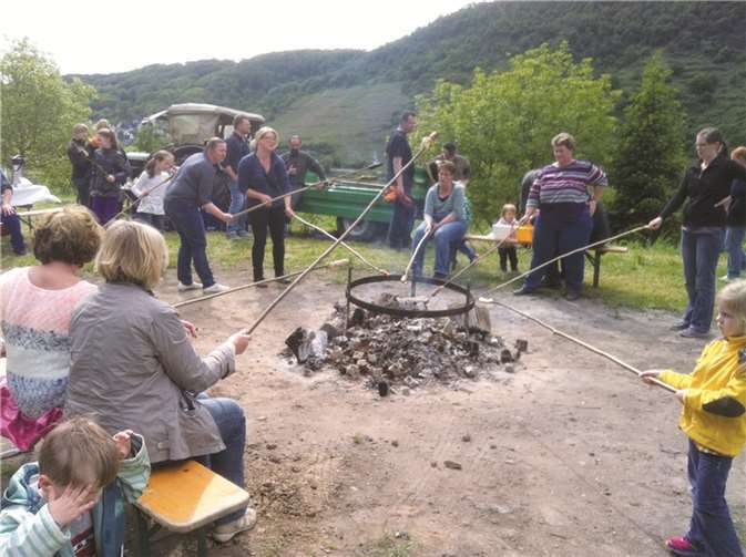 Auf dem Martinsfeuerplatz verlebten Alt und Jung einen tollen Nachmittag.privat