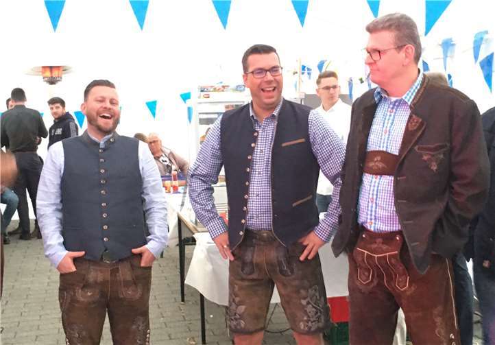 Auf dem Merler Dorfplatz ging es zünftig her. Foto: privat