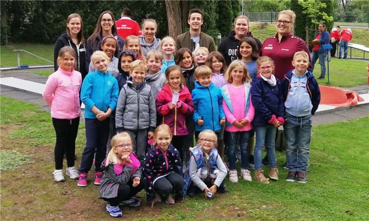 Auf dem Minigolfplatz spielten die Kleinen wie die Profis.