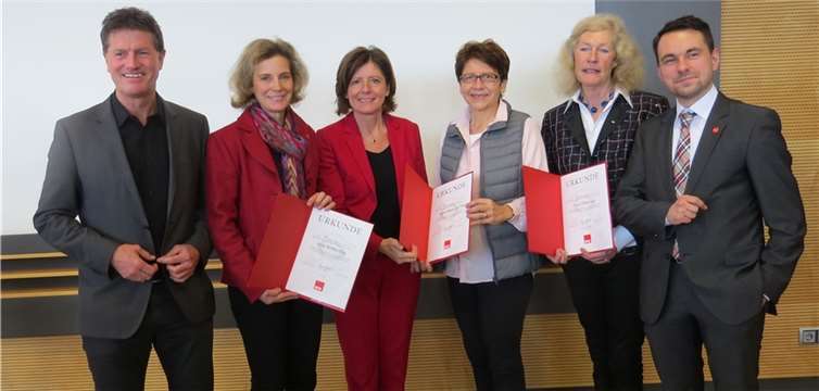 Auf dem Neujahrsempfang zeichnete Ministerpräsidentin Malu Dreyer langjährige Mitglieder der SPD aus.privat