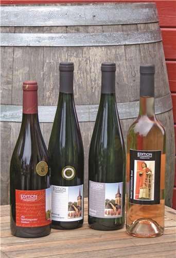 Auf dem Oberwinterer Weihnachtsmarkt werden erneut Weine für den guten Zweck angeboten.privat