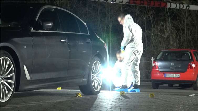 Auf dem Parkplatz vor einem Supermarkt in Sinzig wurde ein 33-jähriger Mann durch einen Messerstich tödlich verletzt. Foto: WinklerTV