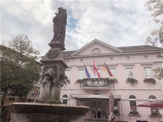Auf dem Platz vor dem Rathaus wird dieses Jahr aus Gründen der Pietät nicht gefeiert. Foto: ROB