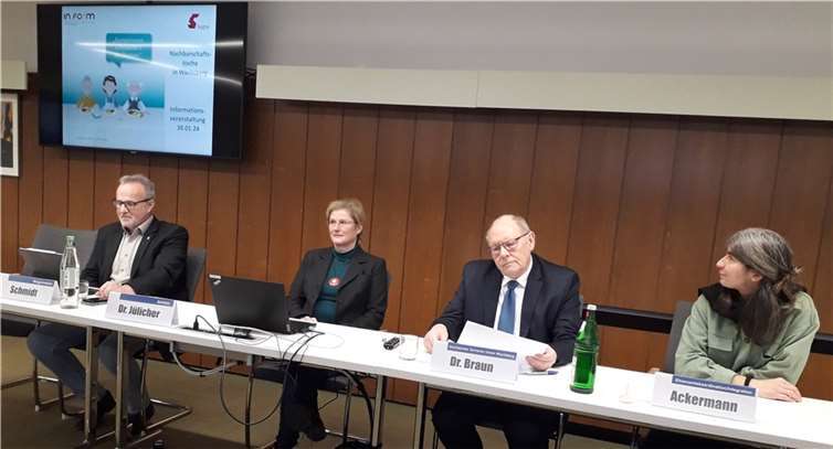 Auf dem Podium (v.l.): Jörg Schmidt, Dr. Kerstin Jülicher, Dr. Dieter Braun, Katja Ackermann. Foto: privat