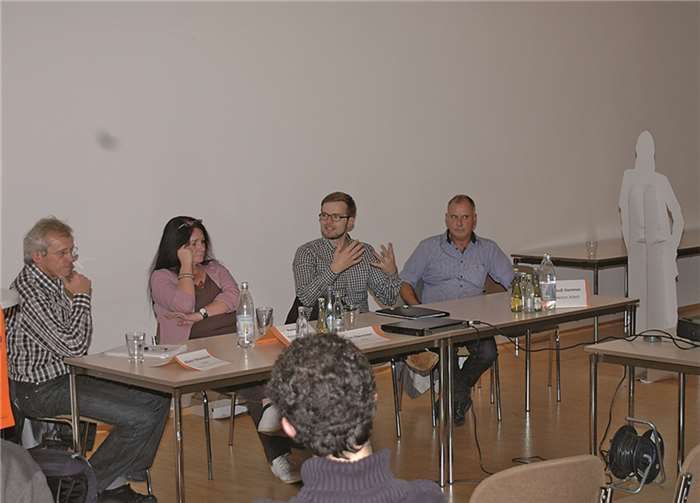 Auf dem Podium (v.l.n.r.): Albert Ottenbreit, Petra Klein, Tim Obermeier und Rudi Hammers. BL