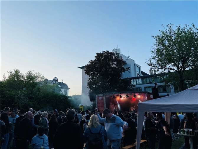 Auf dem Programm des 3. „Andernach rockt“-Festivals im Schlossgarten Andernach stehen am 12. Mai 2024 sechs Bands.  Foto: „Andernach rockt“