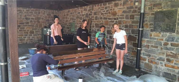 Auf dem Programm standen unter anderem die Neugestaltung und der frische Anstrich mehrerer Ruhebänke.