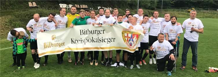 Auf dem Rasenplatz in Gönnersdorf durfte die SG Hocheifel Reifferscheid den Kreispokalsieg feiern.privat