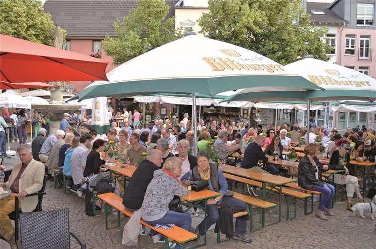 Auf dem Remagener Marktplatz drängten sich an allen Markttagen die Besucher. AB