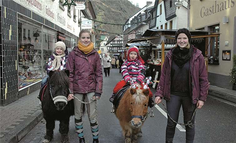Auf dem Rücken der Ponys erlebten die Kleinen die Altenahrer Sternstunden auf ihre eigene Art.