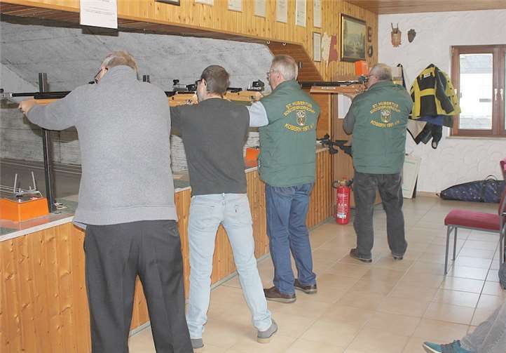 Auf dem Schießstand ging es buchstäblich um die Wurst. privat