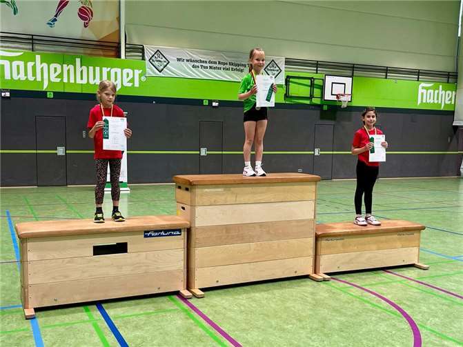 Auf dem Siegertreppchen.