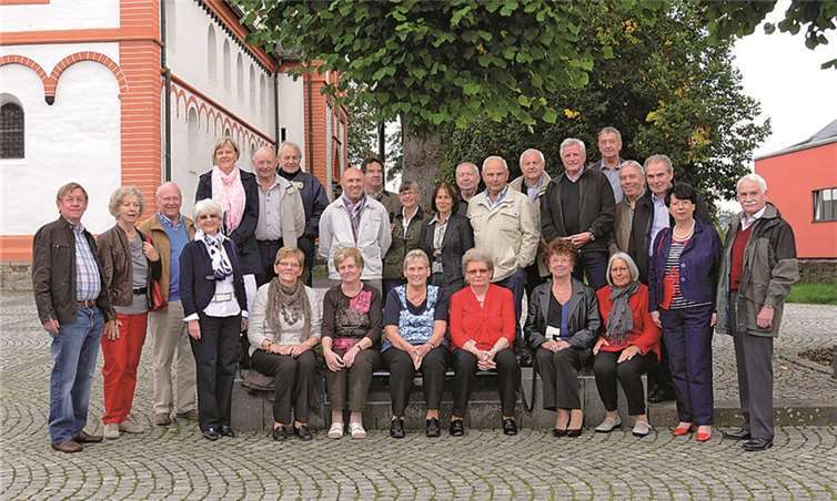 Auf dem Sinziger Kirchplatz trafen sich die Klassenkameraden zu einem gemeinsamen Tag.  Privat