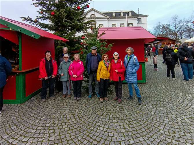 Auf dem Sinziger Weihnachtsmarkt. Quelle: Eifelverein Bad Breisig