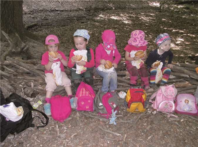 Auf dem Sofa aus Ästen wurde jeden Morgen gefrühstückt.privat