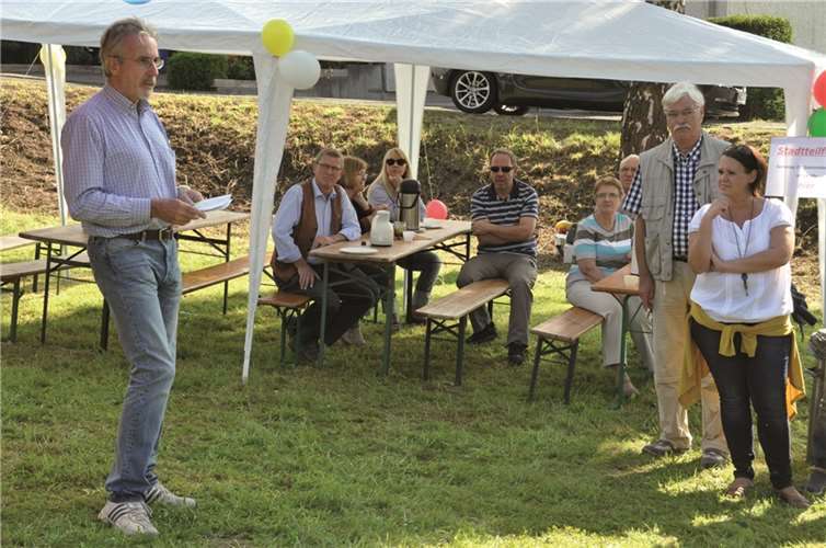 Auf dem Stadtteilfest fanden sich viele junge und alte Menschen ein.privat