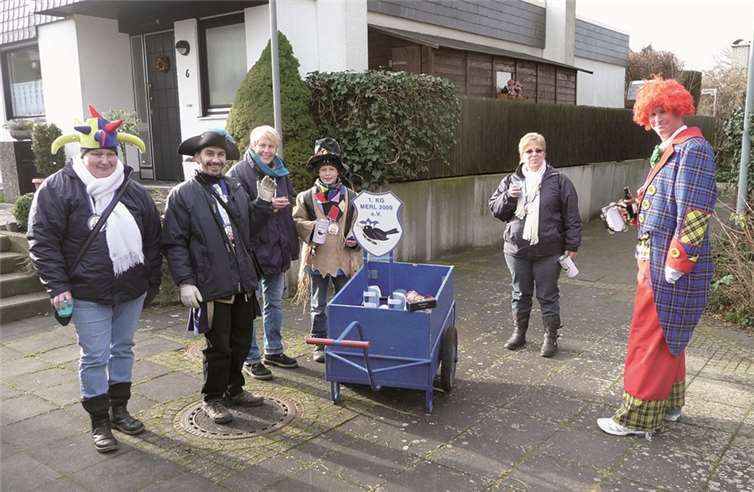 Auf dem Steinbüchel haben die Karnevalisten bereits jüngst eine Haussammlung durchgeführt. privat
