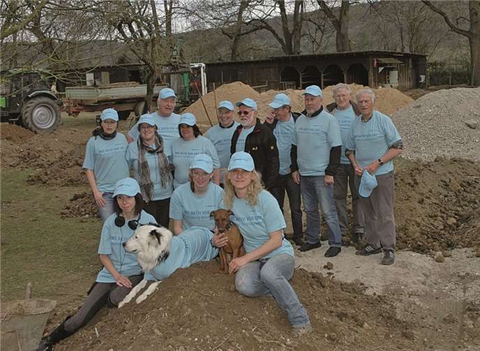 Auf dem Tiergehege ging es mit schwerem Gerät zur Sache.BL