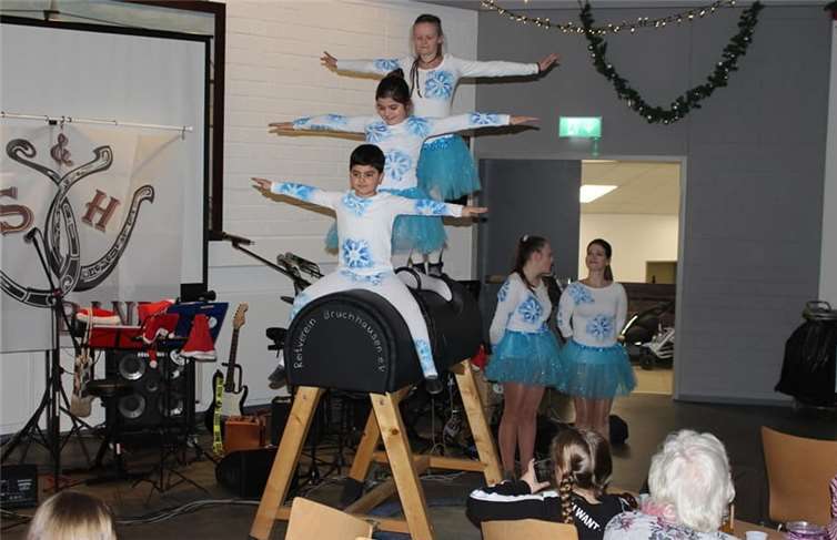 Auf dem Voltigierbock Olaf zeigten die Gruppen ihr Können. Foto: privat