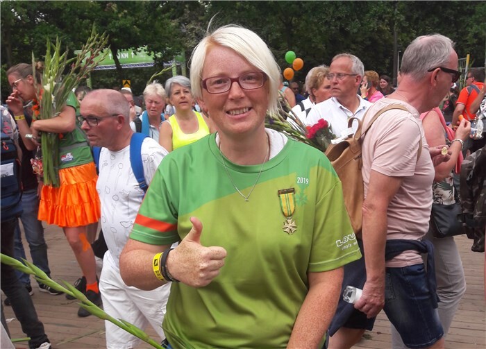 Auf dem Wederen in Nijmegen , Silke Rosenthal nach dem Empfang des Viertagekreuzes.