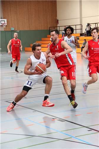 Auf dem Weg zum Korb: Len Steffens.