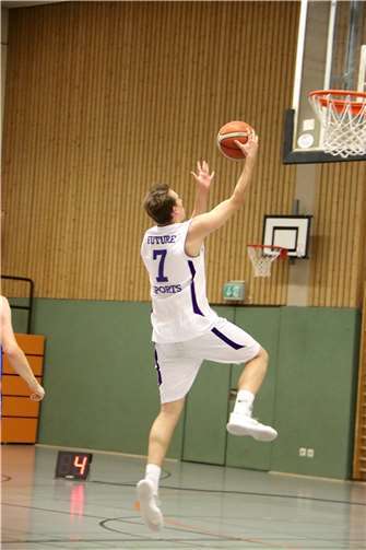 Auf dem Weg zum Korb: Marlow Theis wurde mit 17 Punkte Topscorer gegen Wuppertal