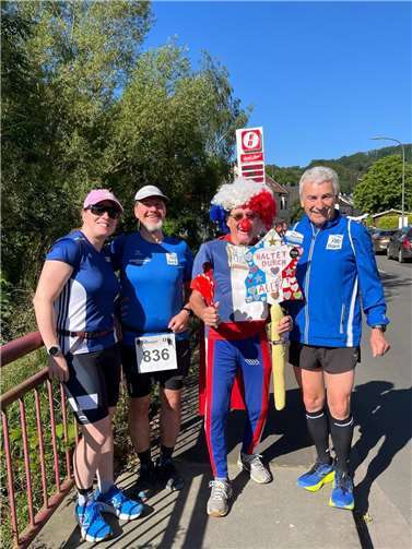 Auf dem Weg zum Start mit „Super Michel“ von lin. Saskia Alflen, Sven-Jörg Reuter und Klaus Jahnz. Foto: Albert Thiex