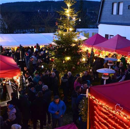 Auf dem Weihnachtsmarkt war viel los.Foto: Barbara Kirschbaum