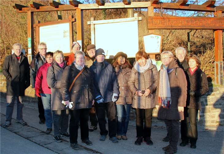 Auf dem Weinbaulehrpfad wanderte die Gruppe zur „Bunten Kuh“. privat