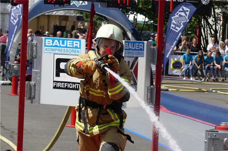 Auf dem Wettkampfparcours kam unter anderem ein C-Schlauch mit Strahlrohr zum Einsatz.