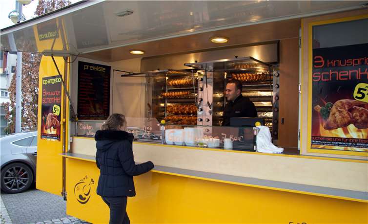 Auf dem Wochenmarkt kann auch schon fertiges essen gekauft werden. Fotos: Stadt Bad Ems