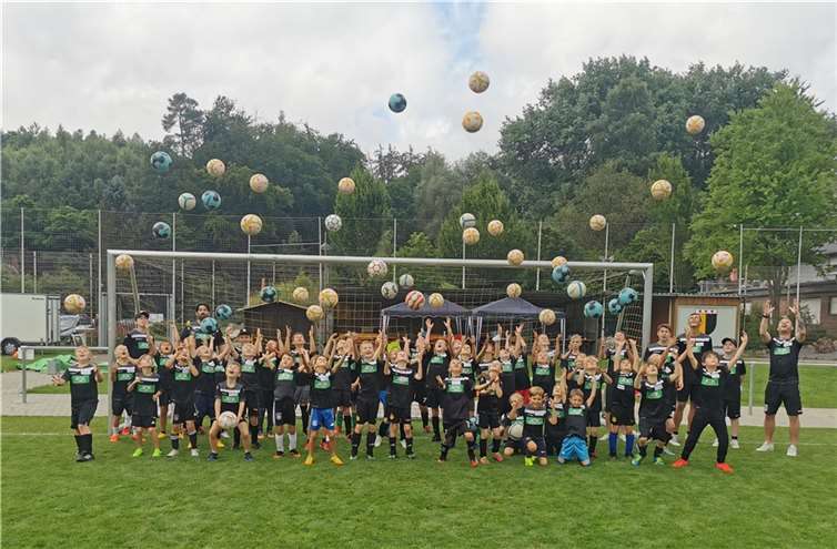 Auf dem dem Sportplatz Nickenich fand zum ersten Mal das Fußball Prävention Camp statt, mit über 40 teilnehmenden Kindern.Foto: Privat
