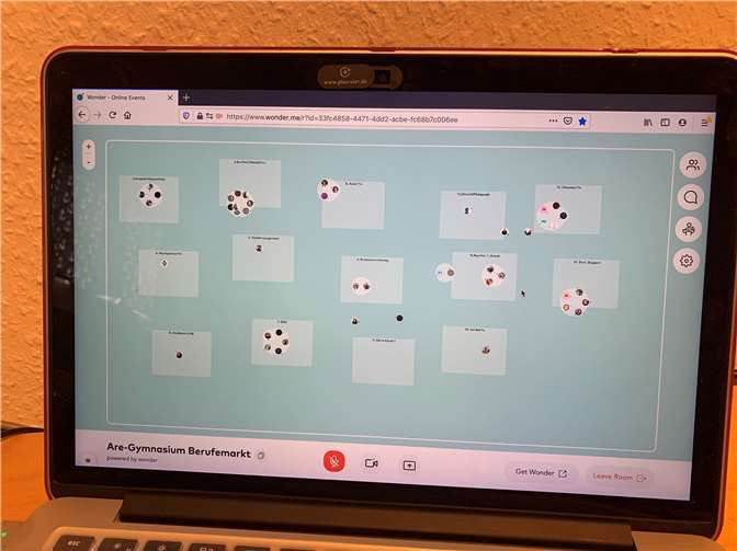 Auf dem digitalen Messegelände konnten die Schülerinnen und Schüler ins Gespräch mit Eltern über verschiedene Berufe kommen. Fotos: privat