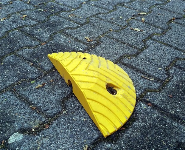 Auf dem gesamten Kirmesplatz werden Schwellen im Bereich der Parkflächen angeordnet.