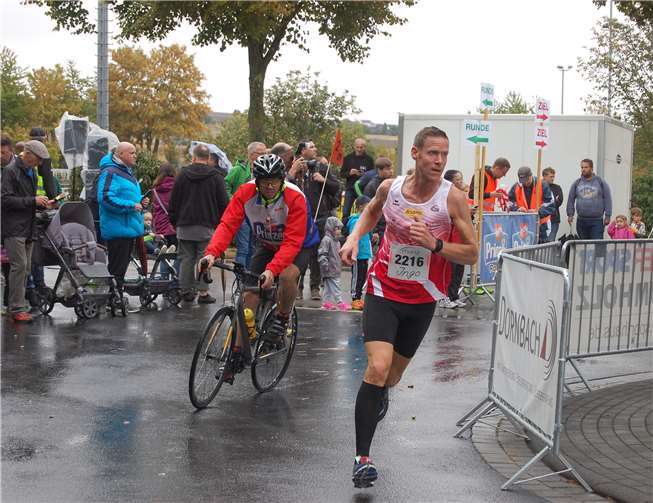 Auf dem nassen Asphalt musste auch Ingo Neumann von der Spvgg Nickenich in den Kurven etwas rausnehmen.