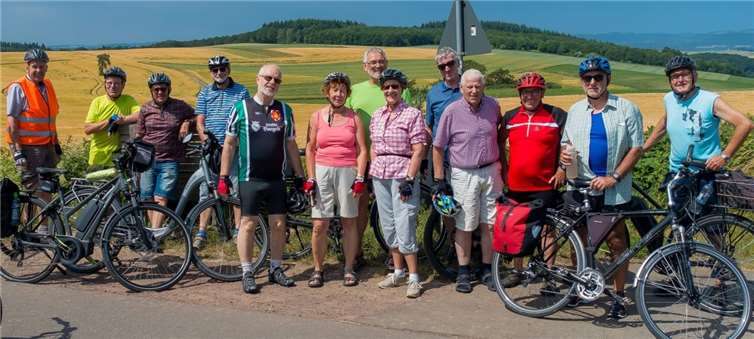 Auf dem neu eröffneten Maifeld-Radweg waren 14 Mitglieder von plus/minus 60 aktiv unterwegs.Foto: privat