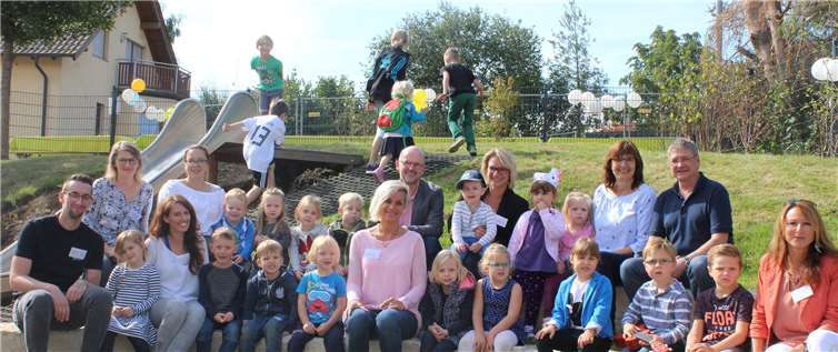 Auf dem neuen Außengelände haben die Kinder eine Menge neue Spielmöglichkeiten. Privat
