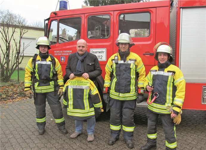Auf dem neuesten Stand sind nun die neuen Schutzanzüge der Freiwilligen Feuerwehr. PS