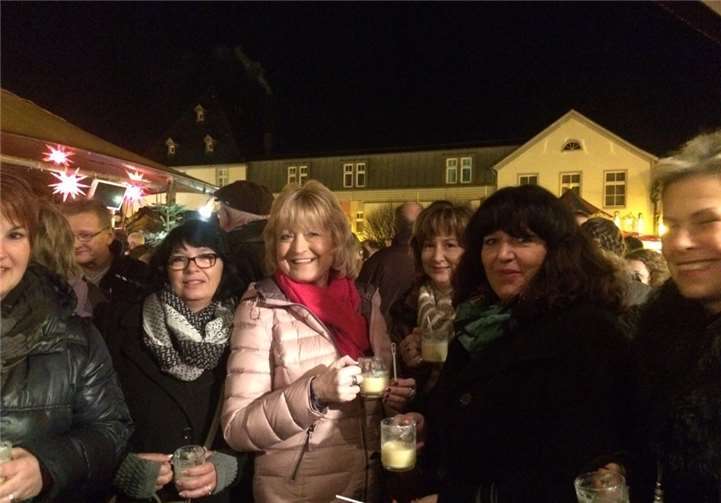 Auf dem romantischen Marktplatz schmeckte der Eierpunsch umso besser.