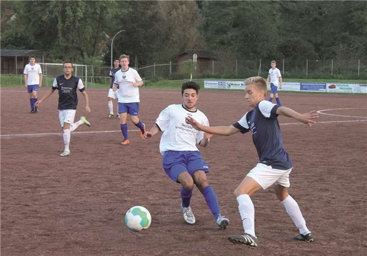 Auf dem ungewohnten Geläuf taten sich die Gäste schwer.privat