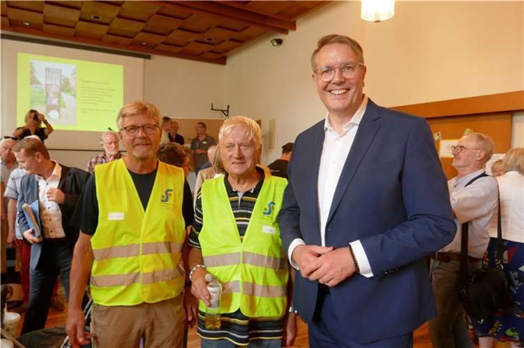 Auf den Besuch des Ministerpräsidenten Alexander Schweitzer anlässlich des Jubiläums der Ehrenamtsinitiative – zehn Jahre Projekte-Werkstatt + ein Jahr Klima-Werkstatt - hatte sich die Projektgruppe „Pro R(h)einheit Andernach“ bestens vorbereitet. Foto: privat