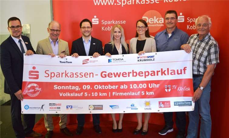 Auf den Gewerbeparklauf 2016 freuen sich, v.l.n.r.: Thorsten Cron (Geschäftsstellenleiter Sparkasse Mülheim-Kärlich), Georg Hollmann (Bürgermeister der Verbandsgemeinde Weißenthurm und Schirmherr), Michael Bergweiler (Geschäftsführer Special Olympics Rheinland-Pfalz), Vanessa Hildner und Sandra Hidien (Sparkasse Koblenz), Frank Bahr (Prokurist Intersport Krumholz) und Josef Koch (TV Kärlich).Verbandsgemeindeverwaltung Weißenthurm