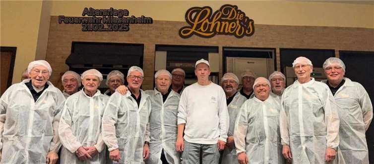 Auf den Vortrag folgte die ordnungsgemäße und hygienische Einkleidung der Truppe für ihren Einsatz.  Foto: privat