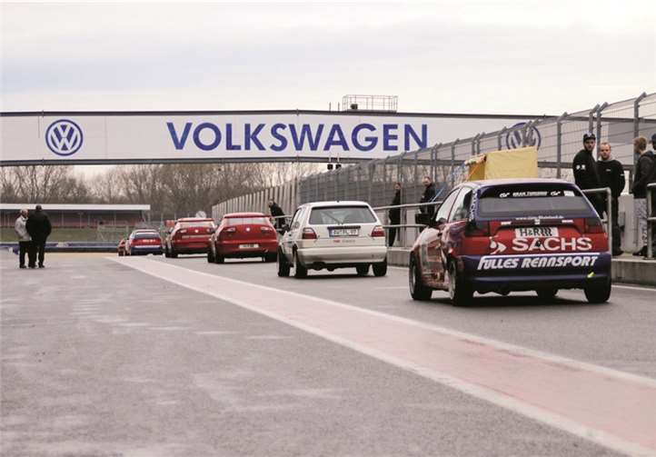 Auf den beiden Ibiza sammelten die Nachwuchsfahrer Erfahrungen, während die erfahrenen Piloten den neuen Cup-Leon auf seine Schwächen testeten.
